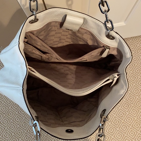 Michael Korea Purse - Picture 2 of 2